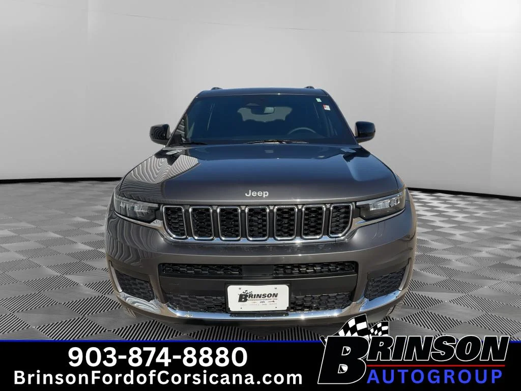 Used 2024 Metallic Jeep Laredo X image 2