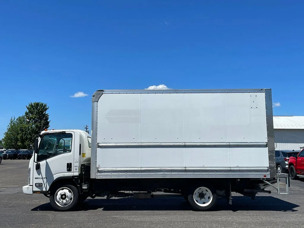Used 2021 White Isuzu  image 6