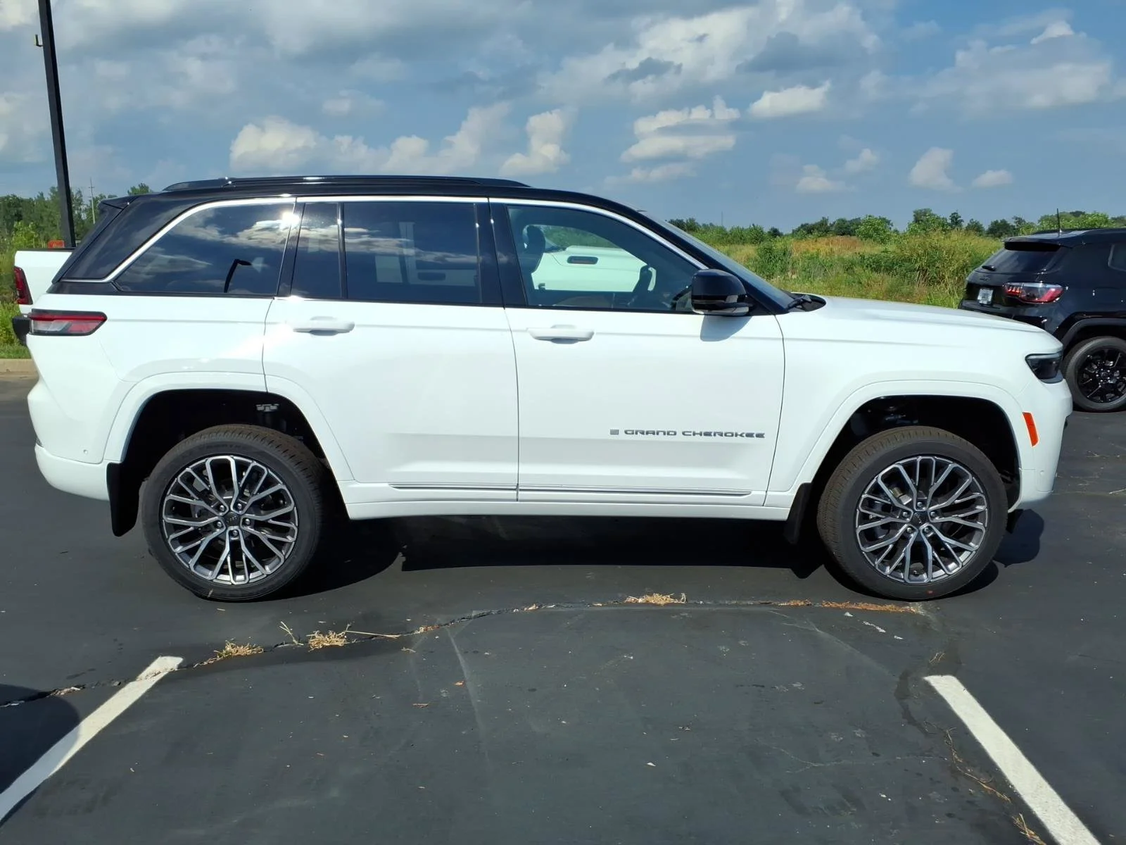 New 2026 Bright White Clear-Coat Exterior Paint Jeep Summit image 16