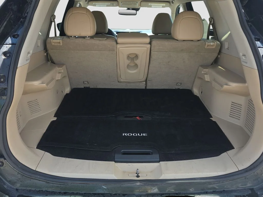 Used 2020 Green Nissan SL image 16