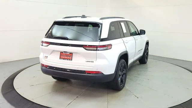 Used 2024 White Jeep Limited image 9