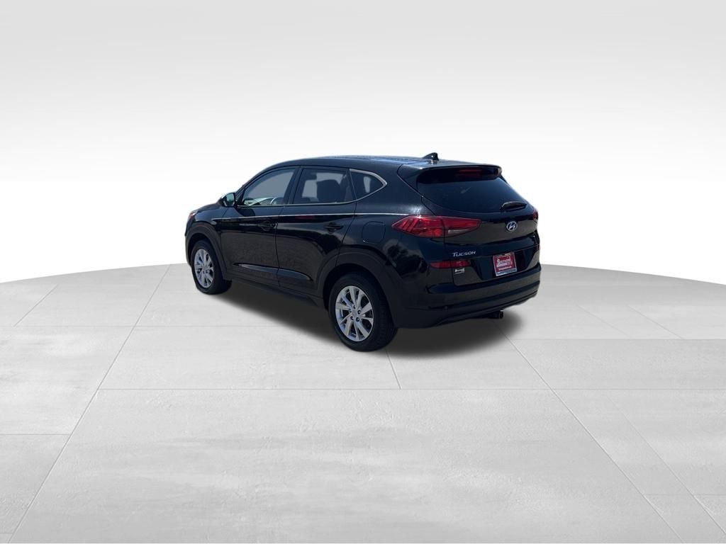 Used 2021 Black Hyundai SE image 3