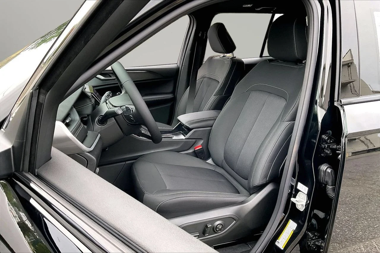 New 2027 High Gloss Black Jeep Laredo image 17