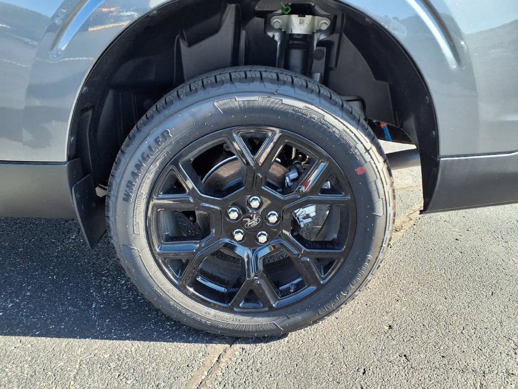 New 2026 Carbonized Gray Metallic Ford XLT image 8