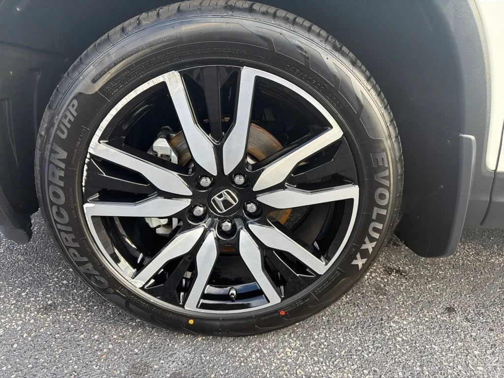 Used 2019 White Honda Touring 7-Passenger image 9