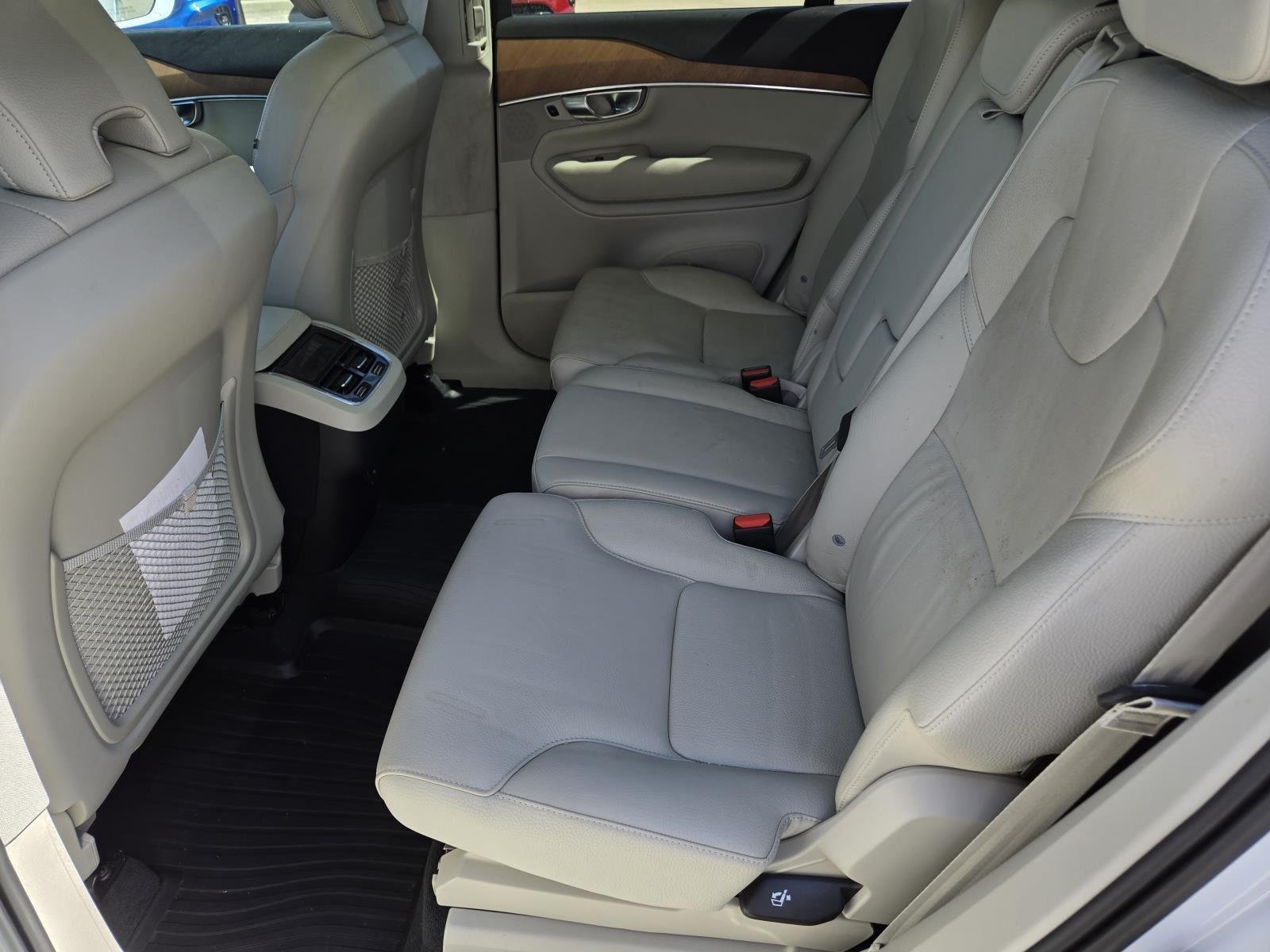 Used 2022 Crystal White Metallic Volvo Momentum image 30
