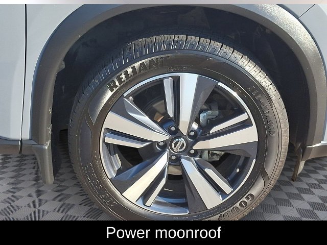 Used 2021 Gray Nissan SL image 10