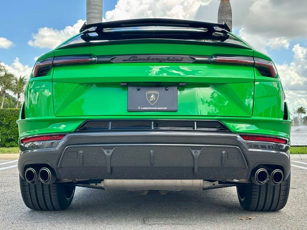 Used 2024 Green Lamborghini Performante image 8