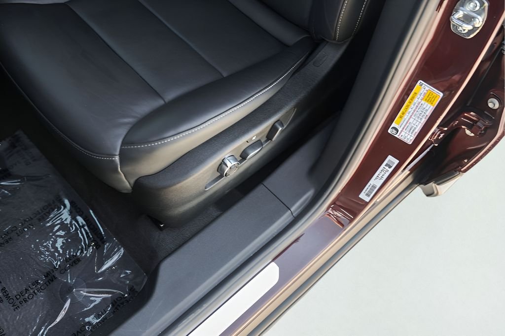 Used 2022  Cadillac Premium Luxury image 11