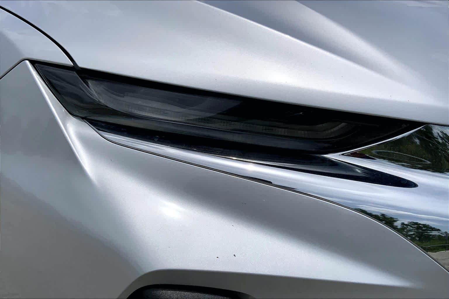 Used 2021 Silver Ice Metallic Chevrolet LT image 27