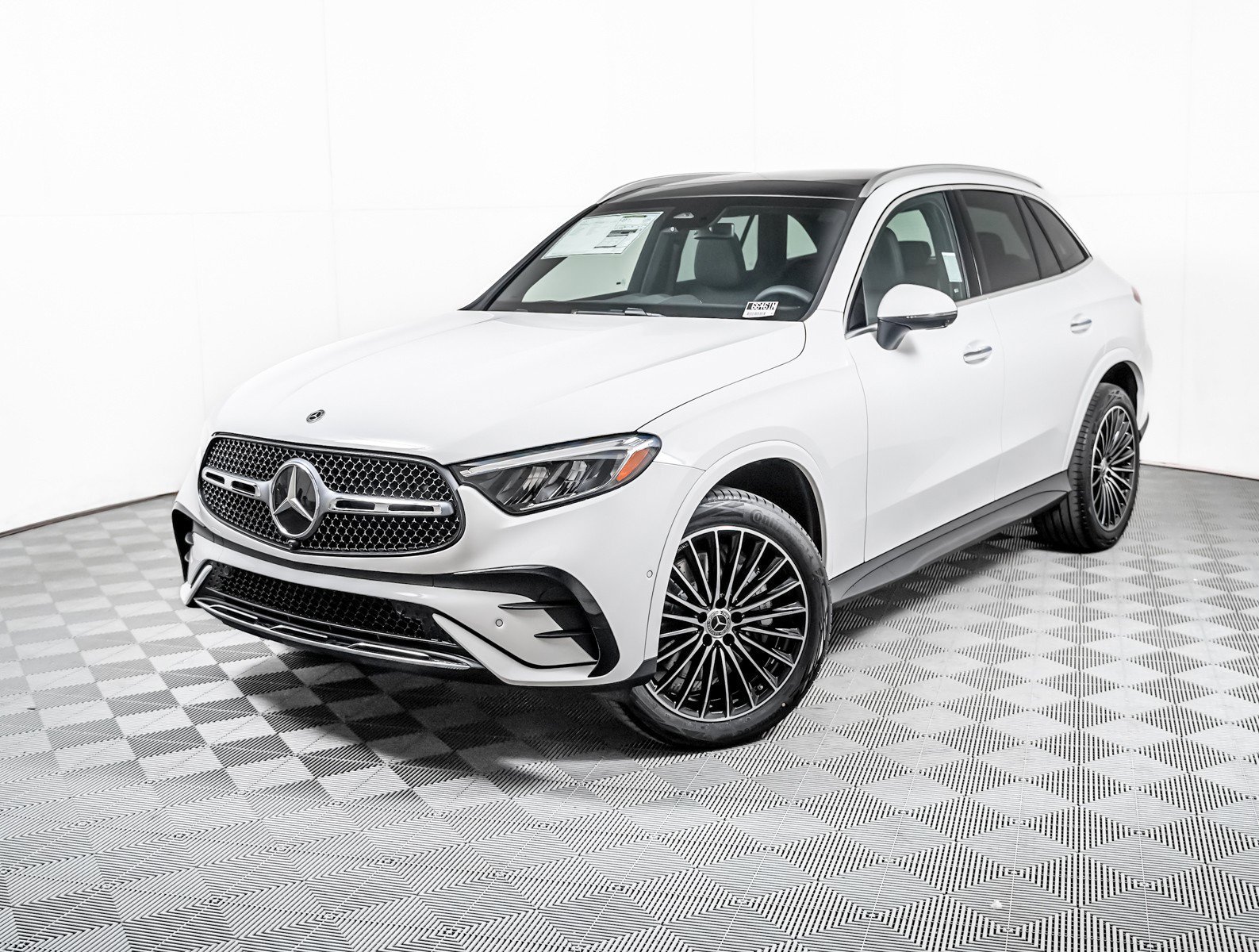 2026 Mercedes-Benz GLC GLC 300's photo