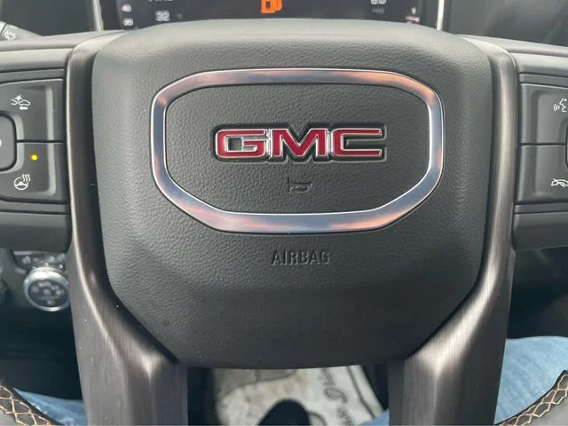 Used 2025 White GMC AT4 image 21