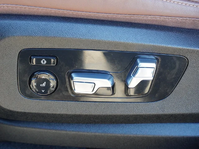 Used 2024 Brown BMW xDrive40i image 38