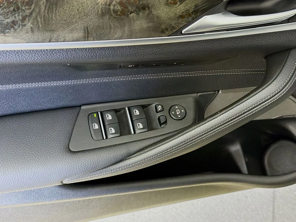 Used 2022 Black Sapphire Metallic BMW 530i xDrive image 18