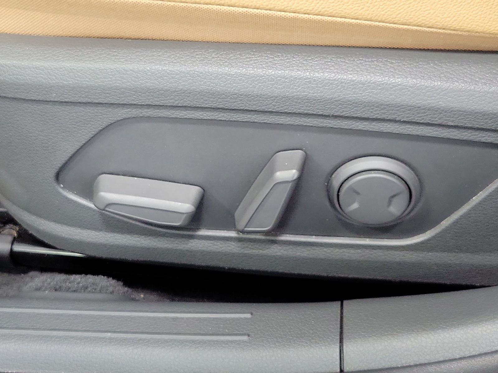Used 2022 Gray Hyundai Limited image 8