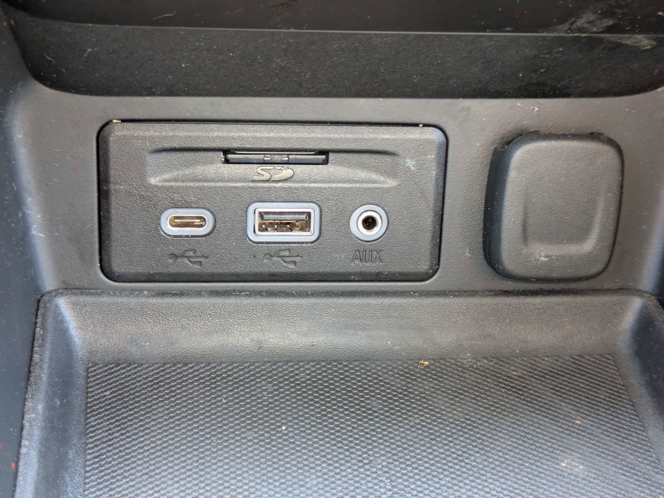 Used 2023 Sterling Metallic GMC AT4 image 24