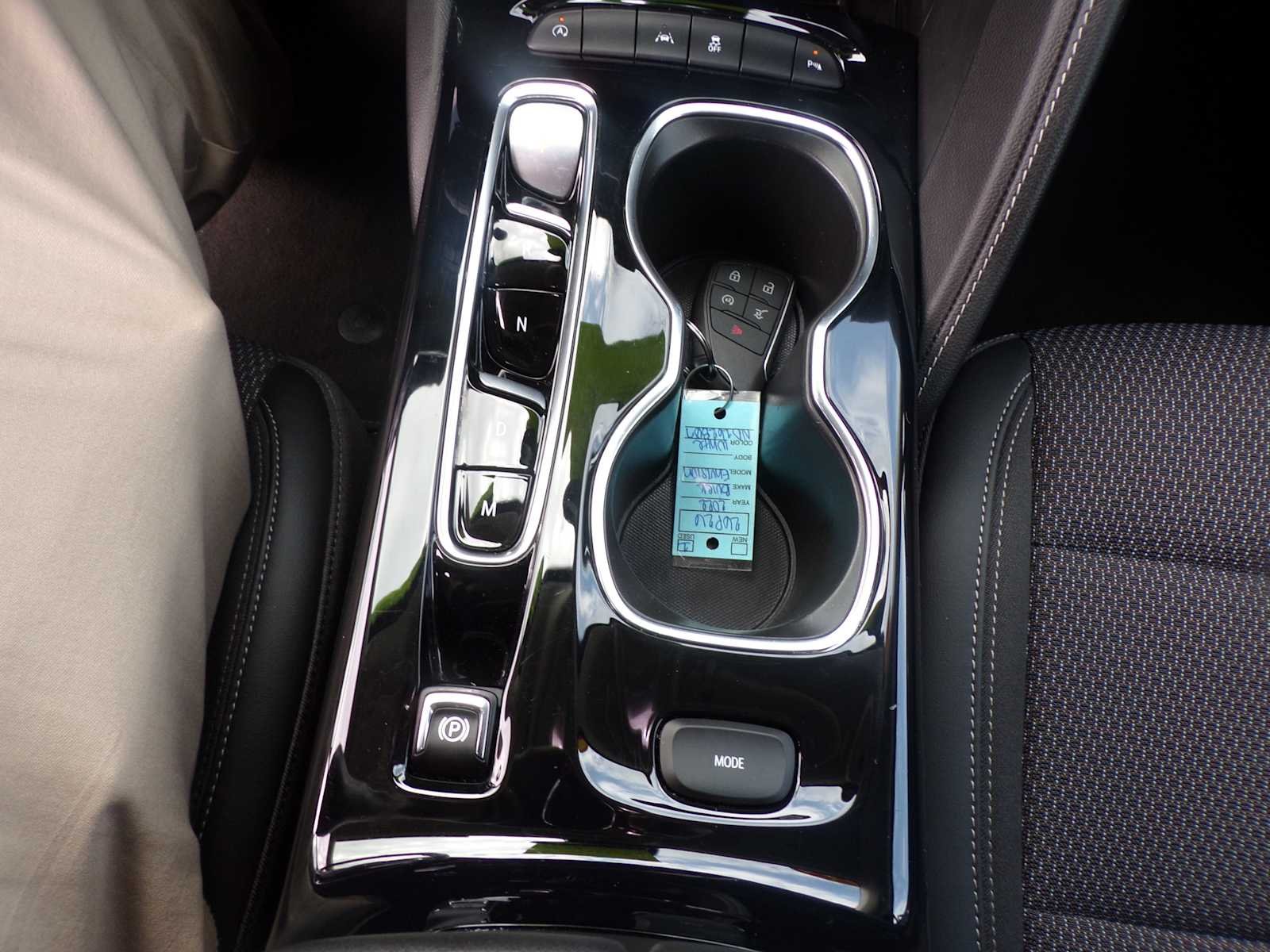 Used 2022 Summit White Buick Preferred image 15