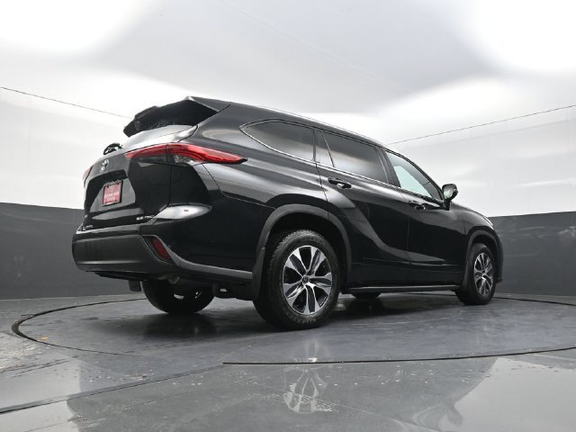 Used 2021 Black Toyota XLE image 38
