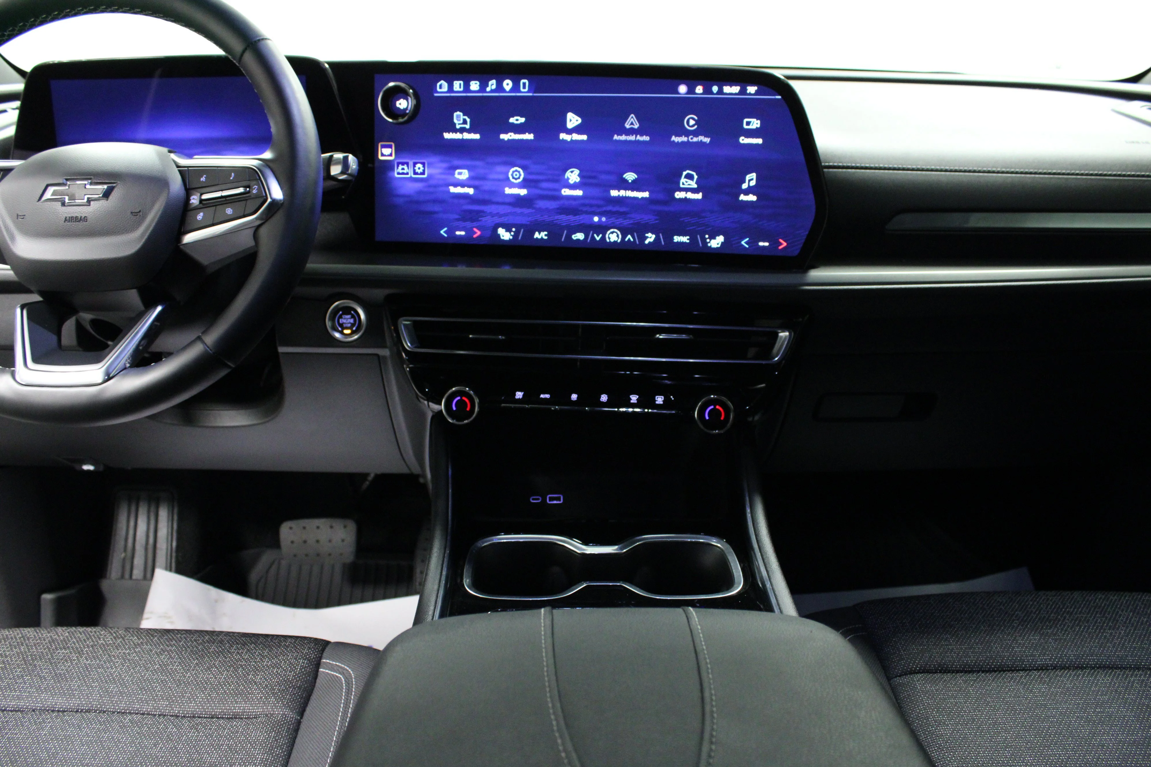 Used 2025 Summit White Chevrolet LT image 19