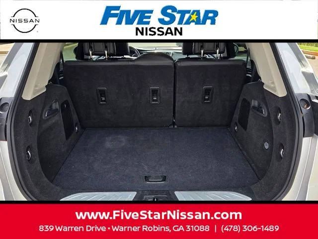 Used 2019 Silver Buick Essence image 12