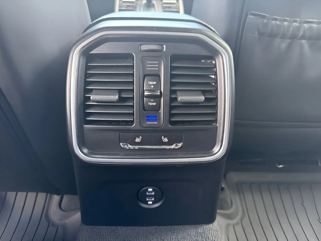 Used 2023  Porsche  image 50