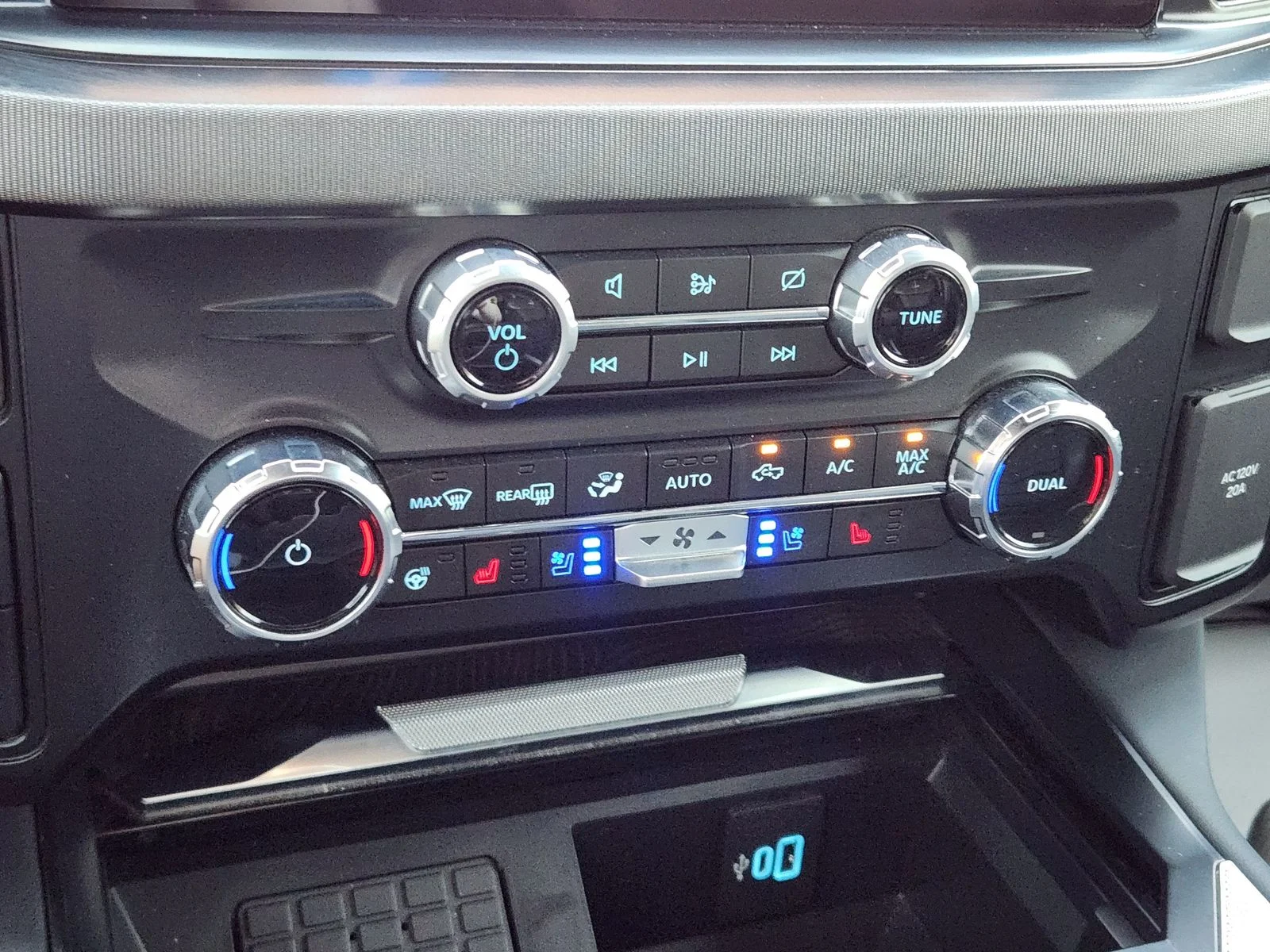 Used 2024 Black Ford Platinum image 17