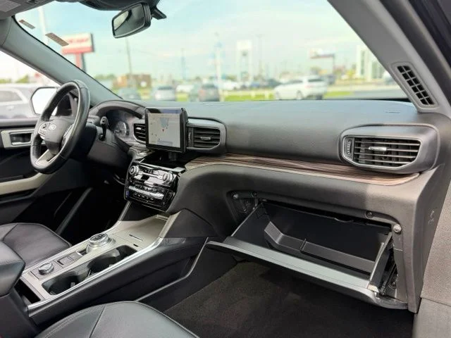 Used 2021 Black Ford Limited image 12