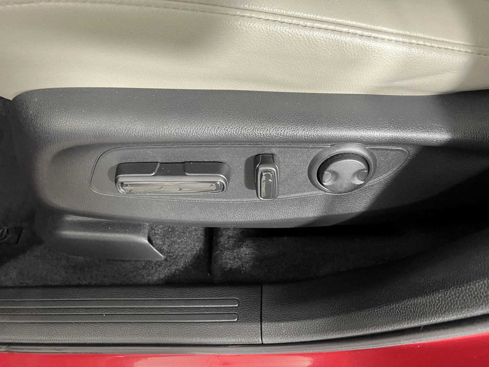 Used 2024 Radiant Red Metallic Honda EX-L image 15