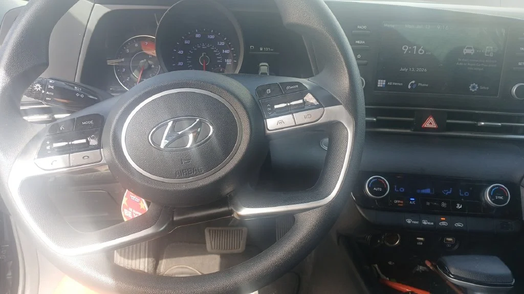 Used 2023 Black Hyundai SEL image 9
