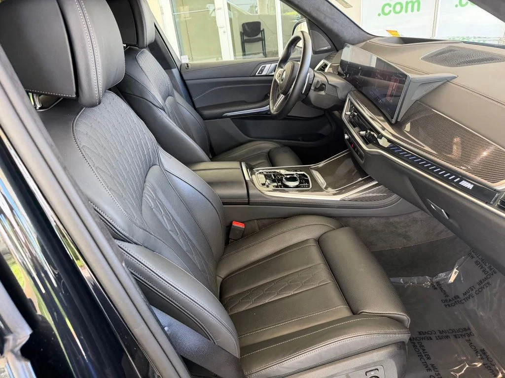 Used 2026 Black BMW M60i image 26
