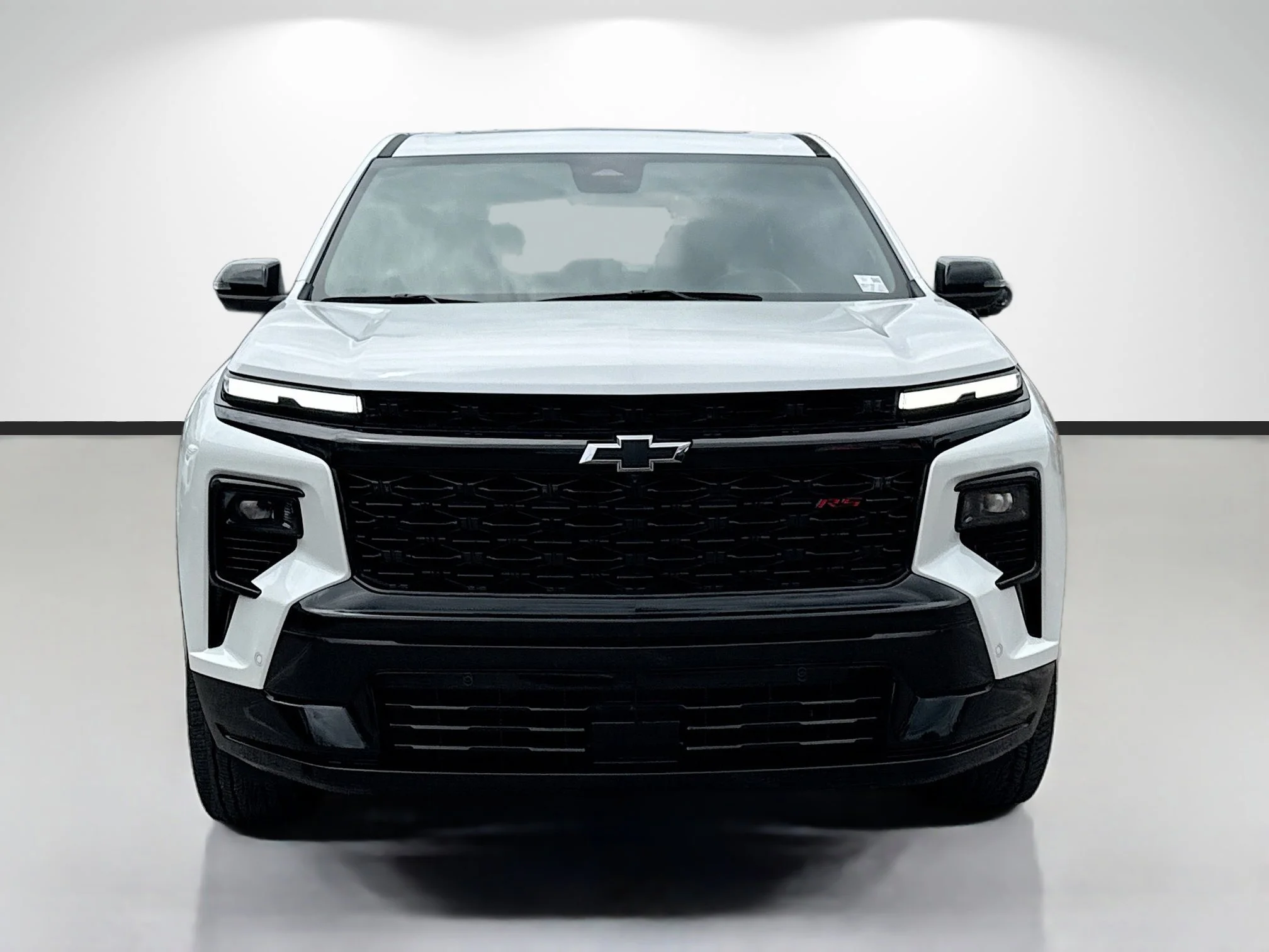 Used 2024 Iridescent Pearl Tricoat Chevrolet AWD RS image 8