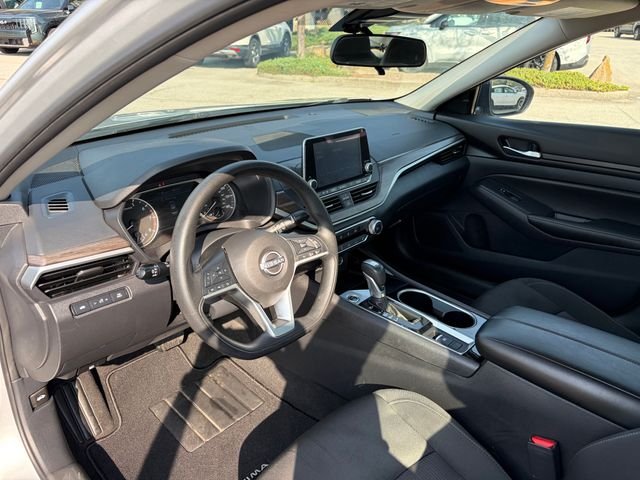 Used 2024 Brilliant Silver Metallic Nissan 2.5 SV image 2