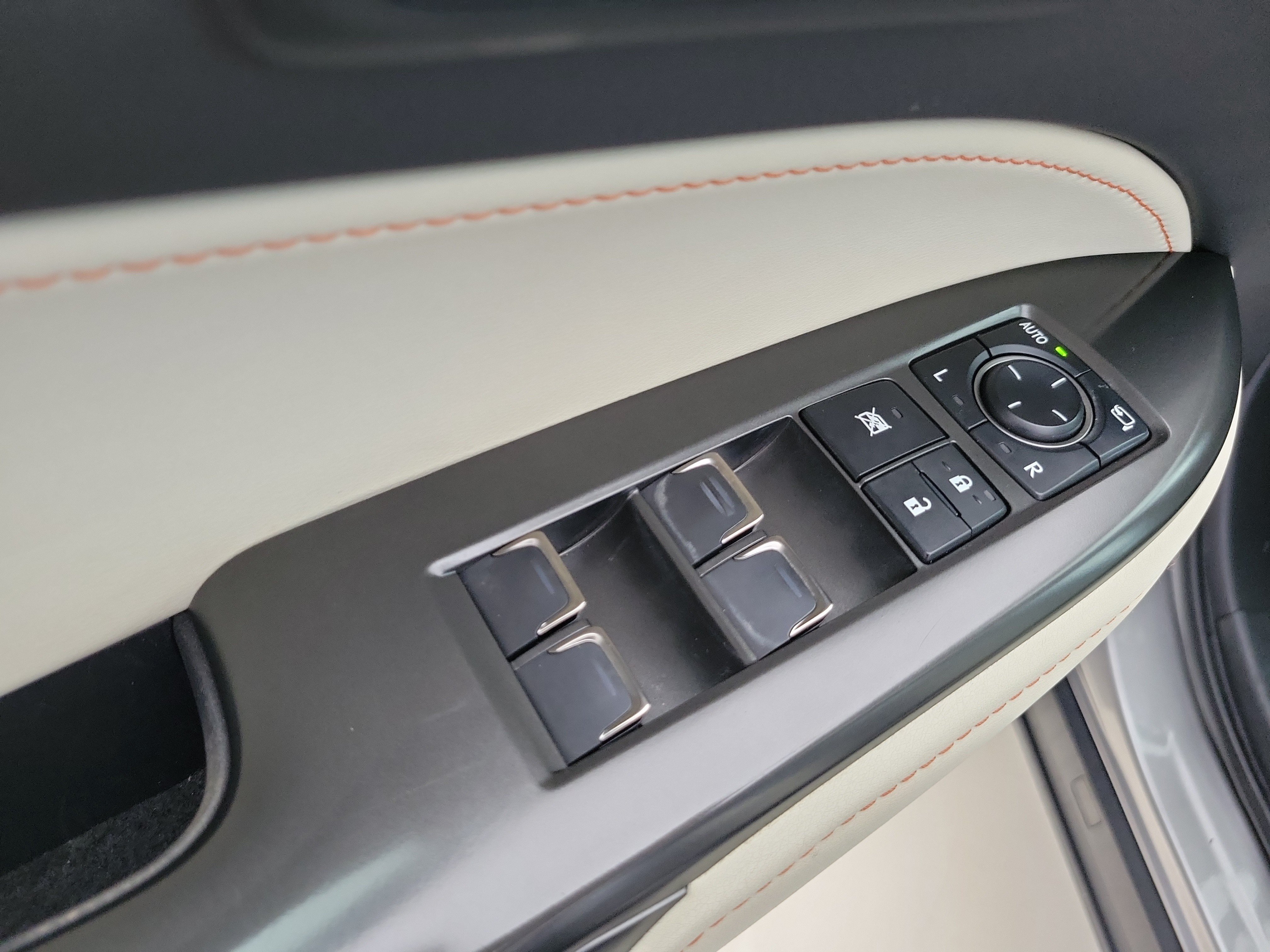 Used 2024 Atomic Silver Lexus NX 250 Premium image 23