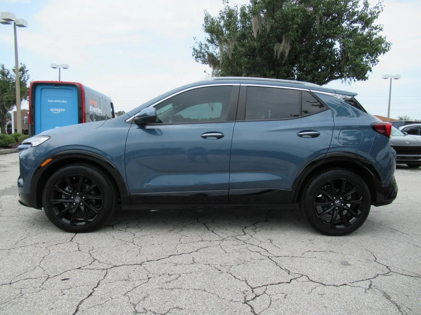 Used 2025 Blue Buick Sport Touring image 4