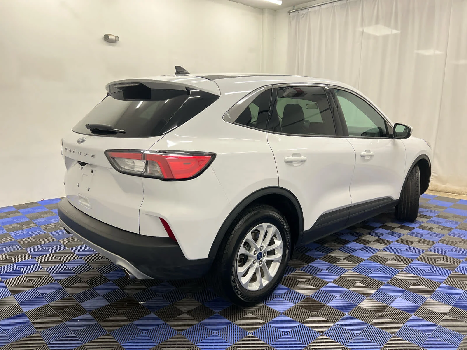 Used 2021 Oxford White Ford SE image 8