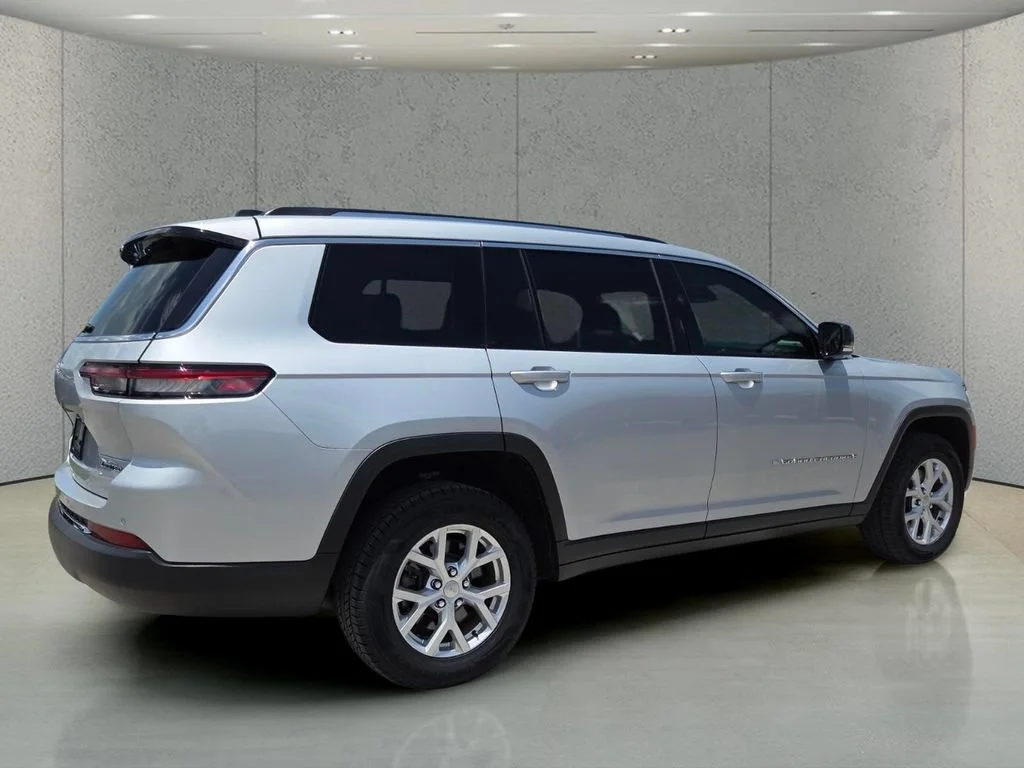 Certified Used 2023 Silver Zynith Jeep Limited image 3