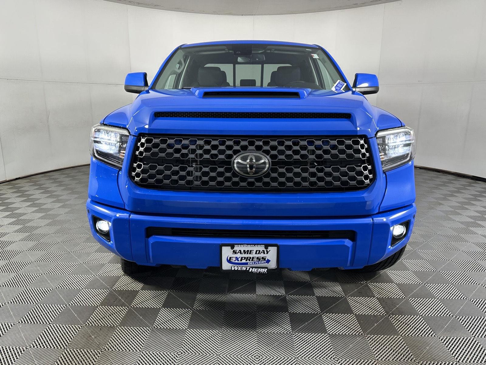 Used 2020 Voodoo Blue Toyota SR5 image 19