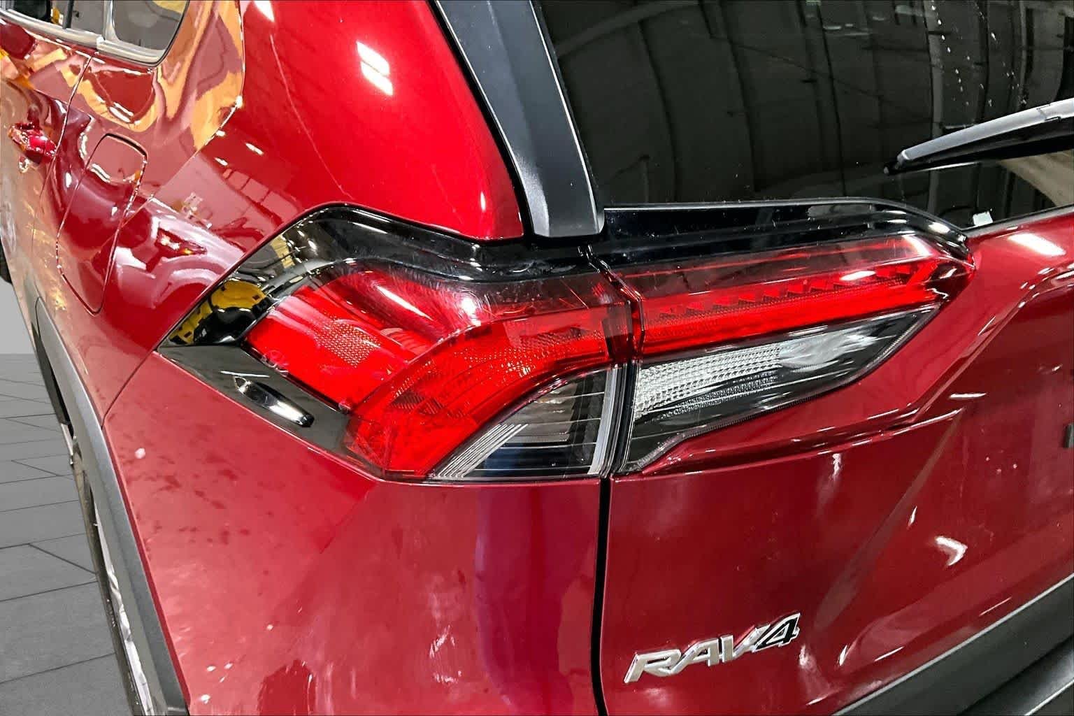 Used 2025 Ruby Flare Pearl Toyota XLE image 29