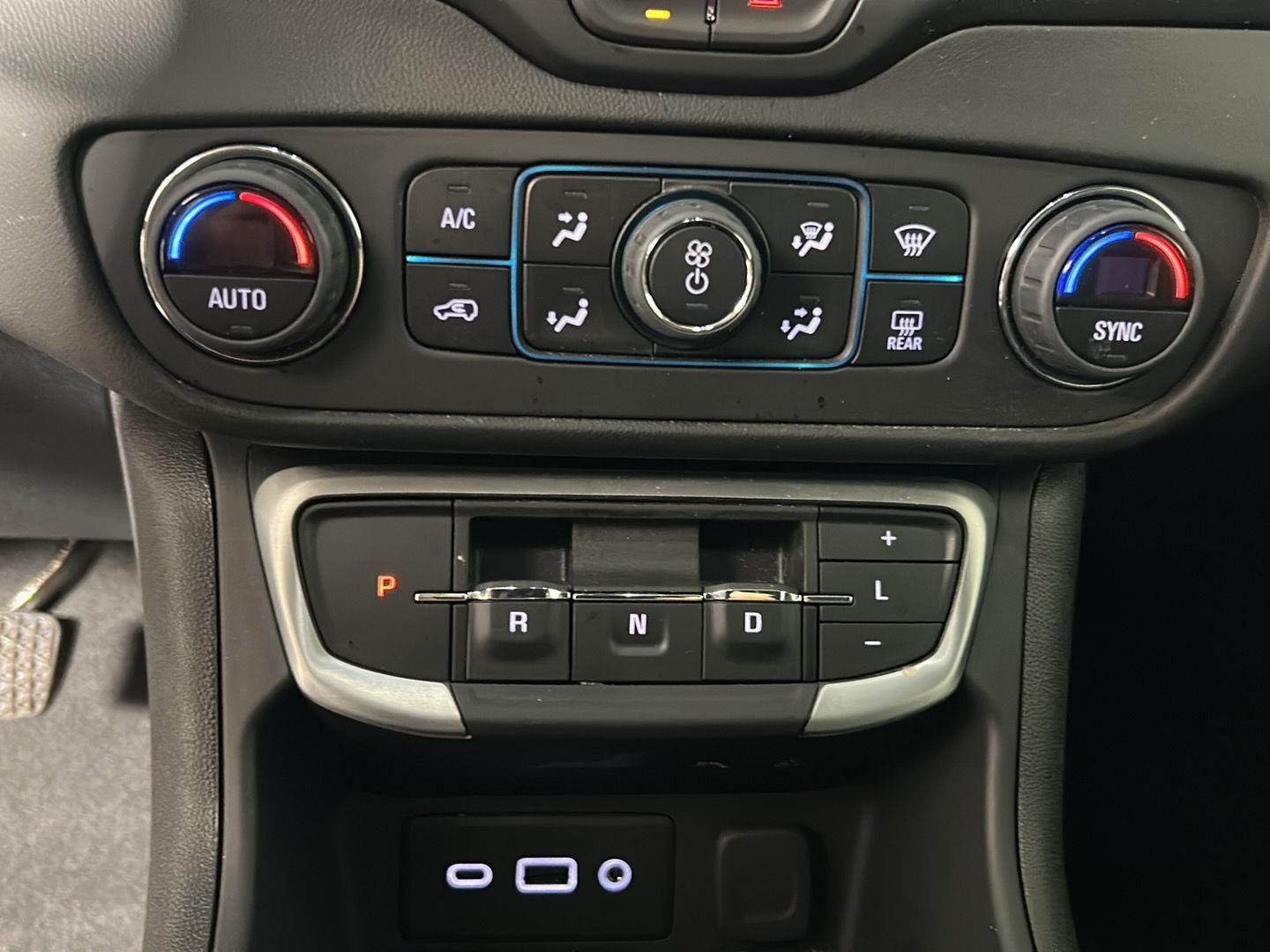 Used 2024 Summit White GMC SLE image 19