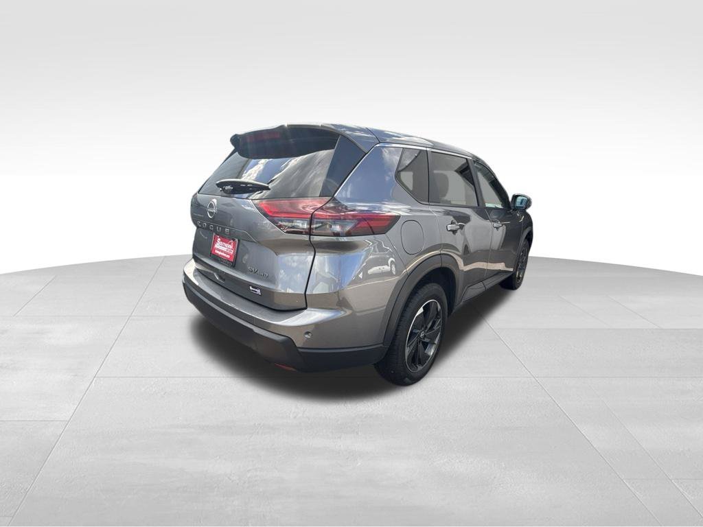 Used 2024 Gray Nissan SV image 5