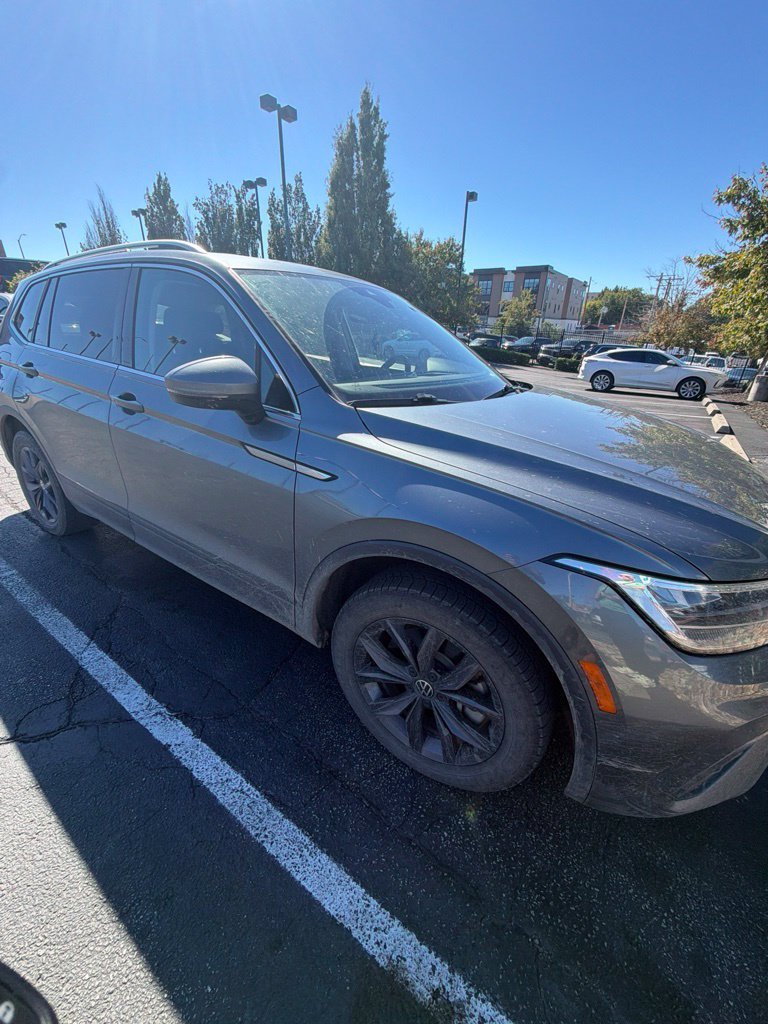 Used 2023 Volkswagen Tiguan SE with VIN 3VVMB7AX2PM032232 for sale in Kansas City