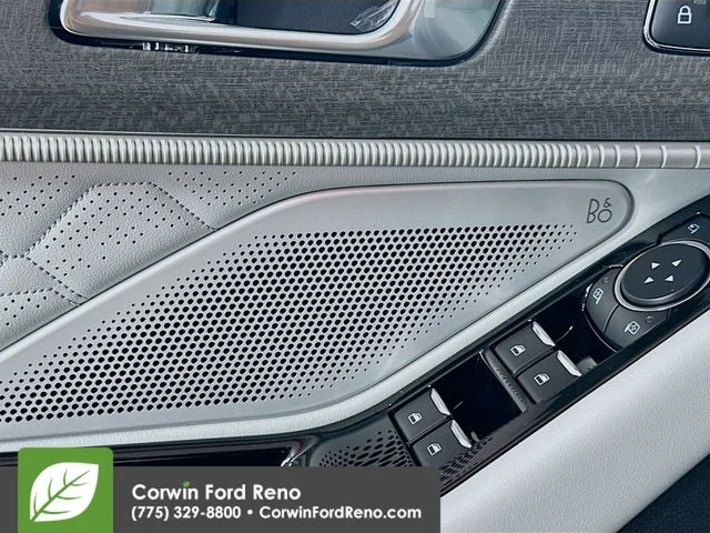 New 2026 Space White Metallic Ford Platinum image 21