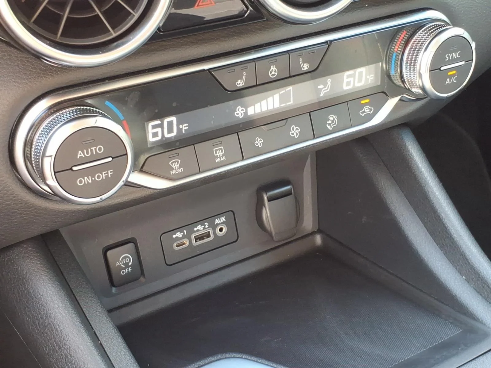 Used 2025 Aspen White Tricoat Nissan SV image 17