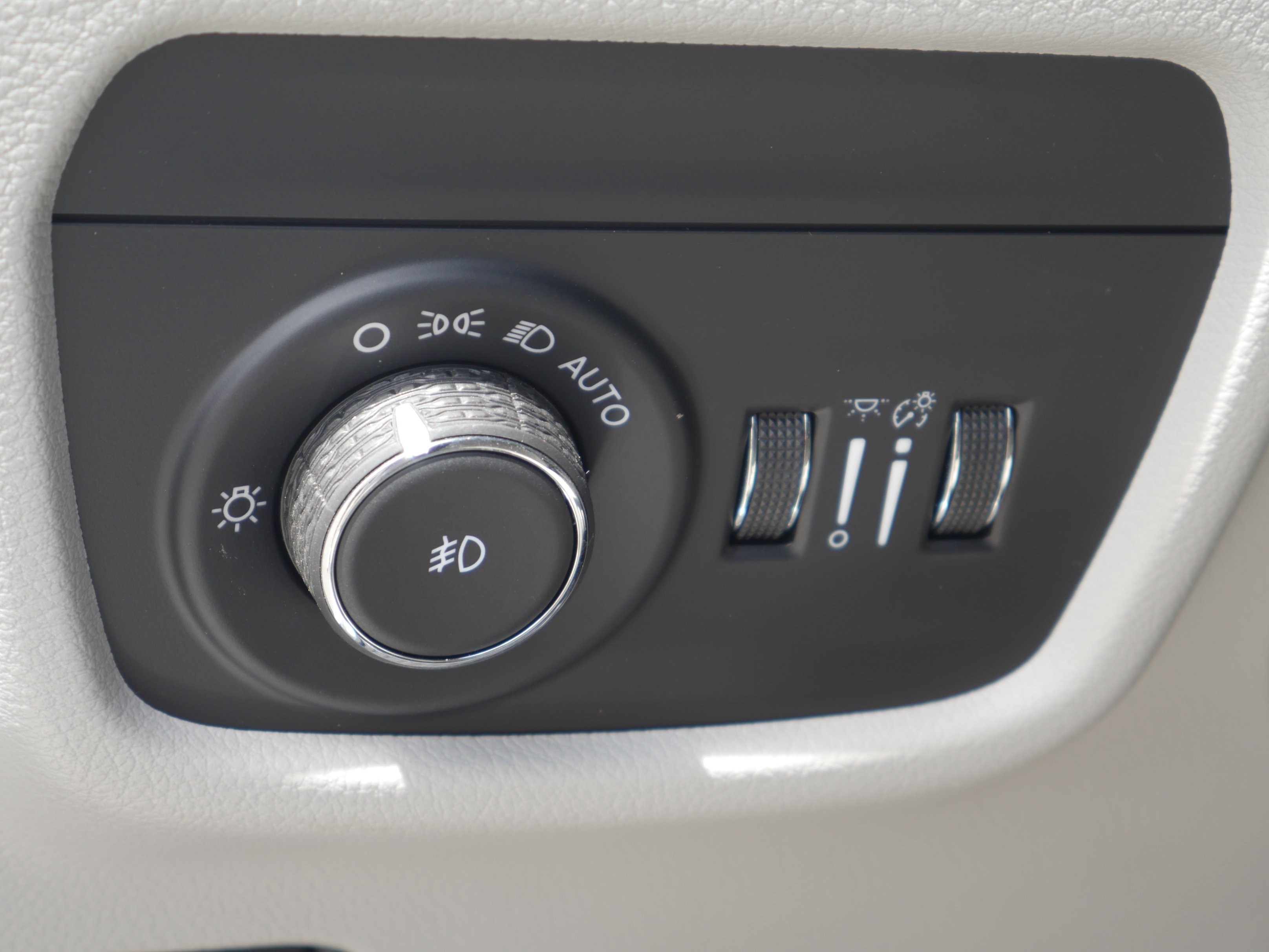 Used 2021 Silver Zynith Jeep Overland image 6