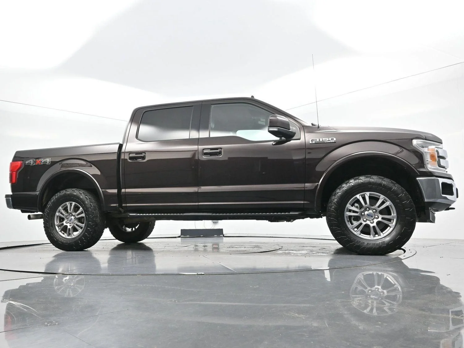 Used 2020 Magma Red Ford LARIAT image 48