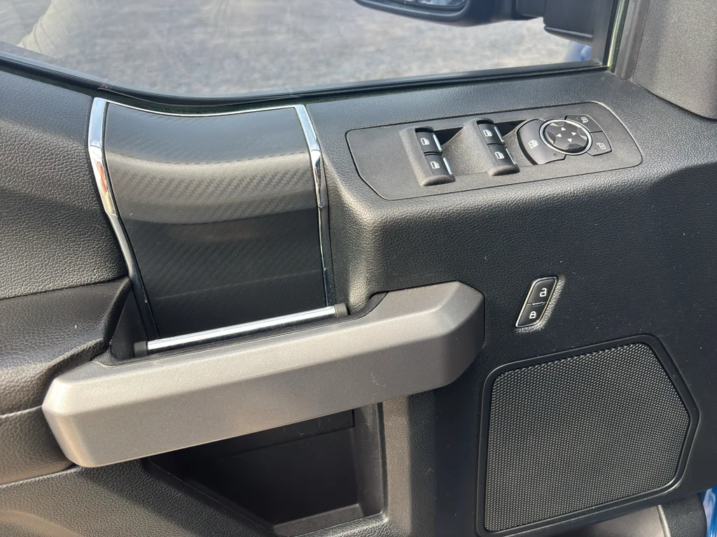 Used 2018 Lightning Blue Ford XLT image 13