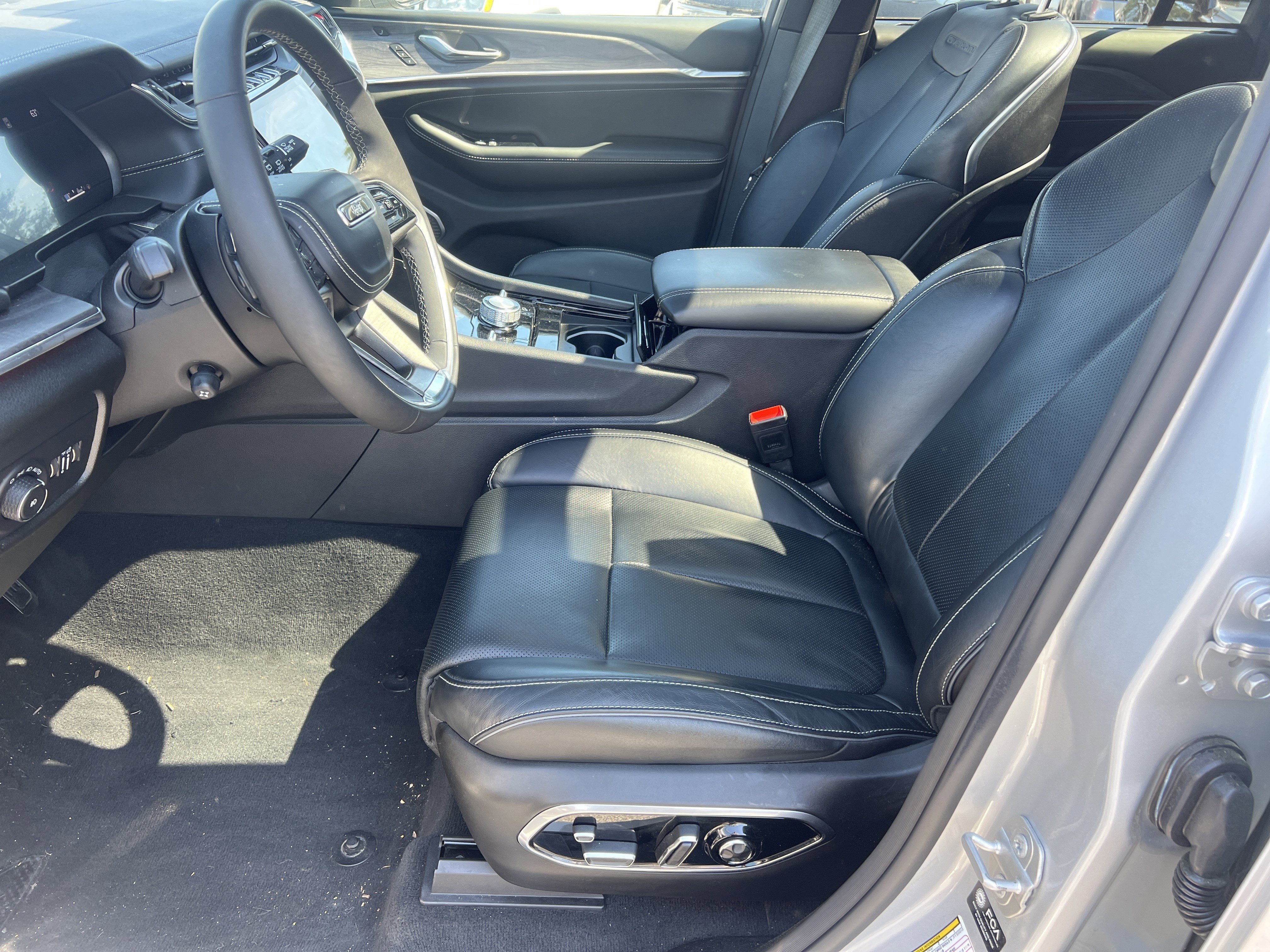 Used 2024 Silver Zynith Jeep Overland image 11