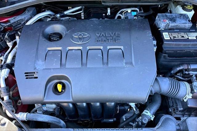 Certified Used 2018 RUBY FLARE PEARL Toyota  image 33