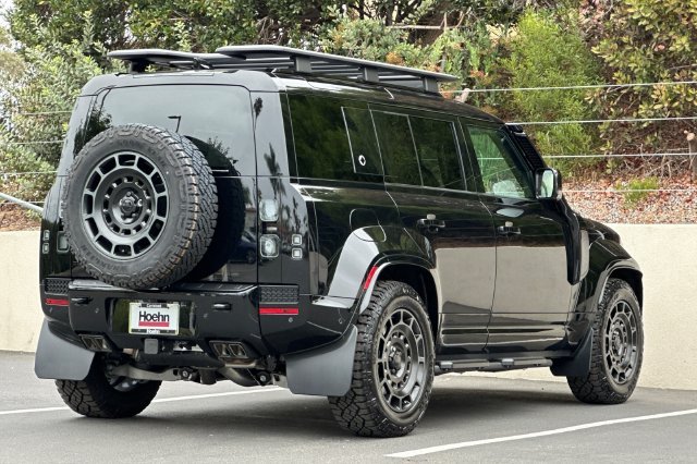 New 2026 Narvik Black Land Rover  image 5