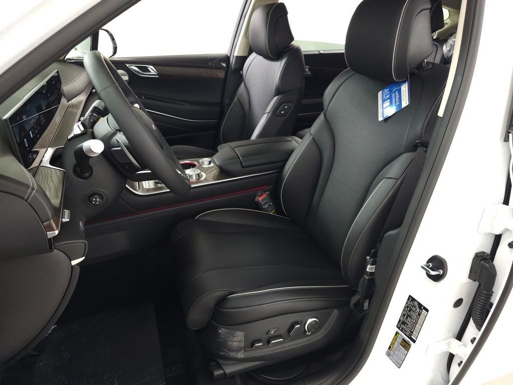 New 2026 White Genesis 2.5T Prestige image 12